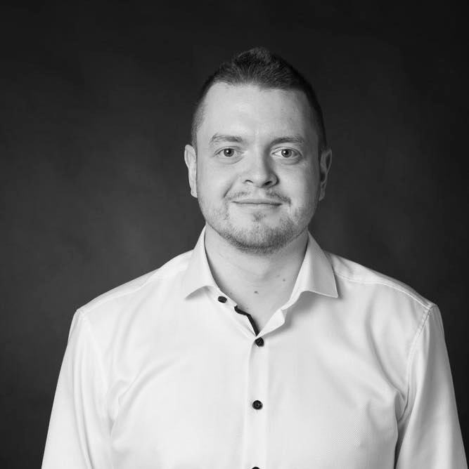Csik Ákos portréfotója